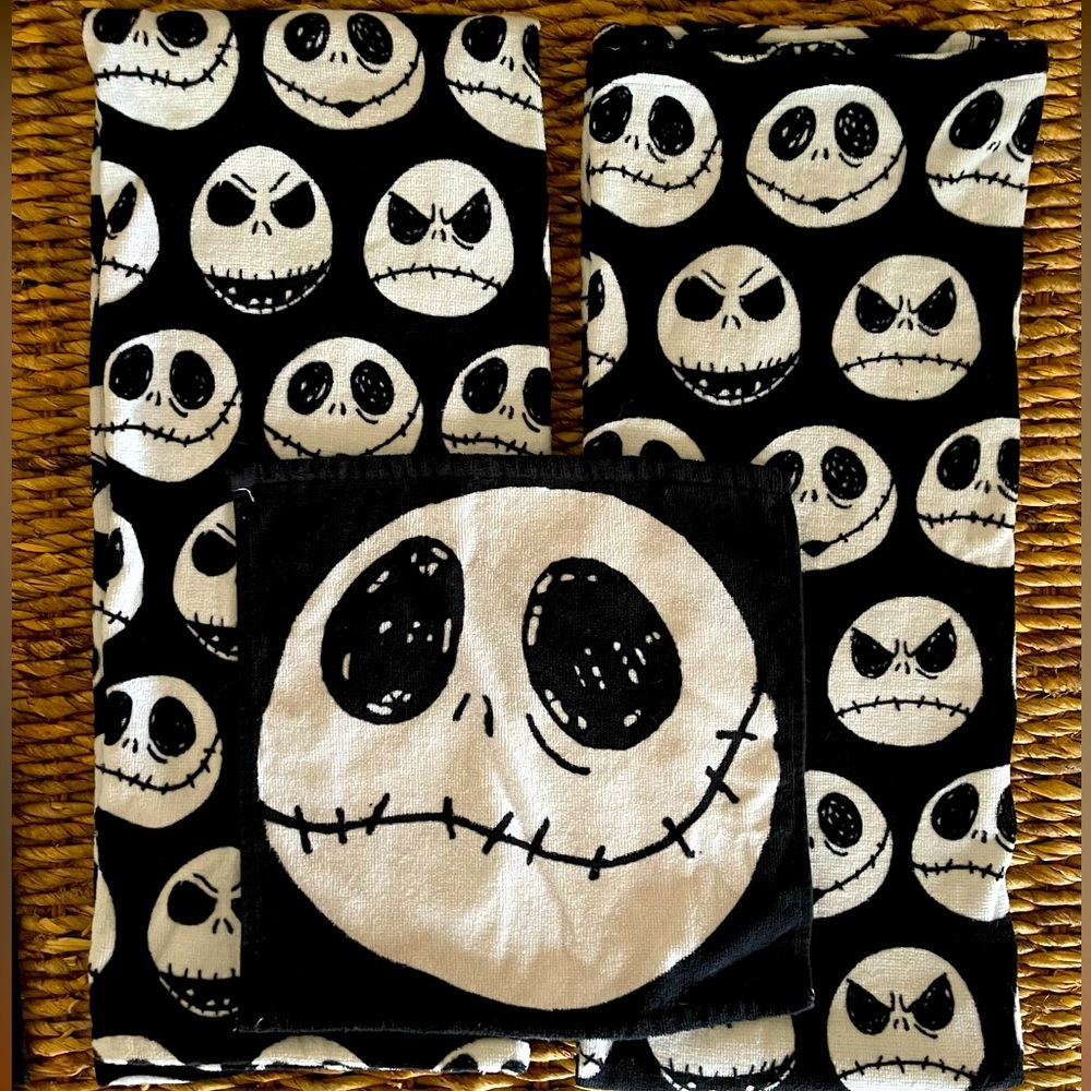 Disney Nightmare Before Christmas set of 2 bath towels and 2 hand / face towels
